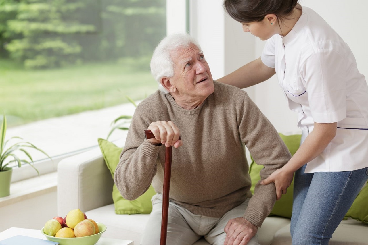 Áp Lực Khi Chăm Sóc Người Sa Sút Trí Tuệ: Gánh Nặng Thầm Lặng Ít Ai Nói Ra