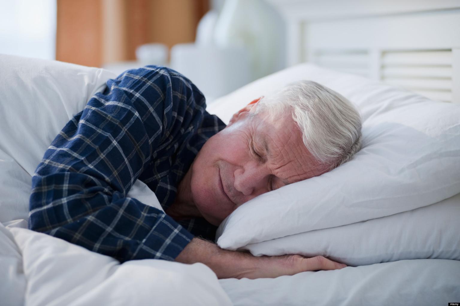 Ngủ nhiều ở người cao tuổi có phải là dấu hiệu cảnh báo sa sút trí tuệ?