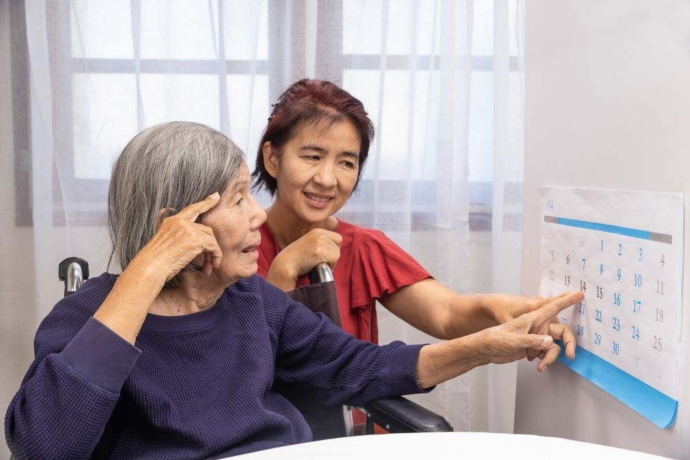 Phía Sau Hành Trình Chăm Sóc Người Bệnh Sa Sút Trí Tuệ